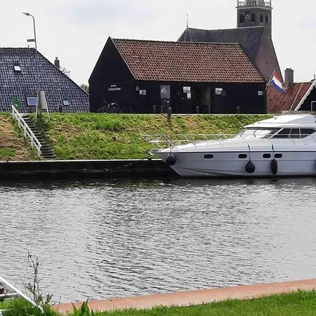 Met Eigen Douche, Toilet, Kitchenette דירה *