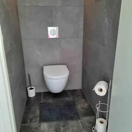 דירה Met Eigen Douche, Toilet, Kitchenette *