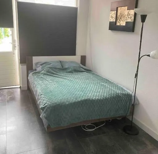 Met Eigen Douche, Toilet, Kitchenette