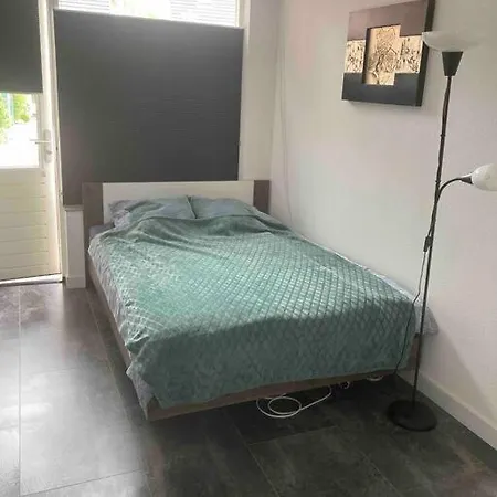 Met Eigen Douche, Toilet, Kitchenette